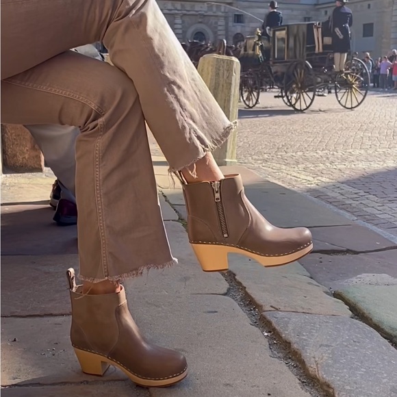 Swedish Hasbeens NWT Zip It Emy clog Clasicc  Boot Super Fun Grayish taupe color - Picture 4 of 9